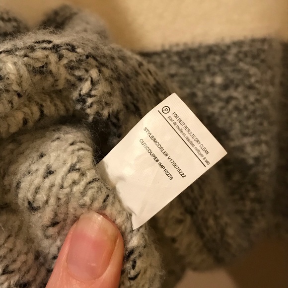 Vince Wool/ Silk/ Cashmere Blend Crewneck Sweater - Picture 8 of 10